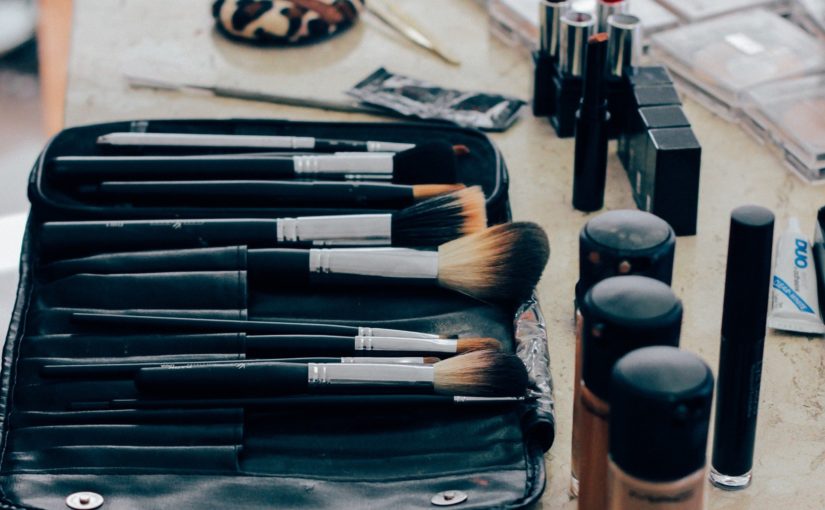 Jak płeć piękna niesłychanie zwracają uwagę na swój wygląd? Jak dbać o wygląd – uroda, make-up , kosmetyki.