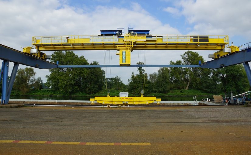 Firmy parają się wytwarzaniem maszyn dysponują w ofercie standardowe modele